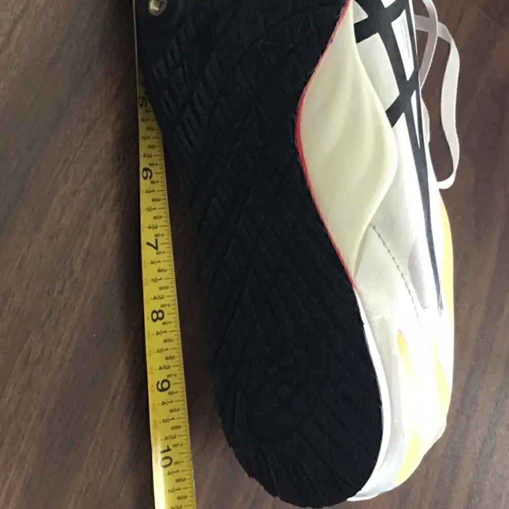 ASICS track shoes in size 8 1/2 NEW HYPER MD 5